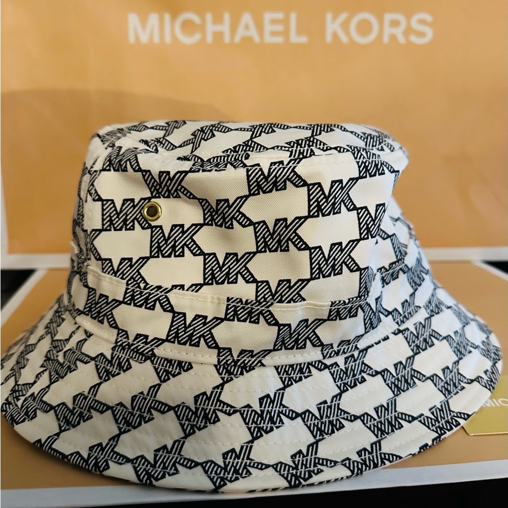 Michael Kors Hat ❤️ NEW